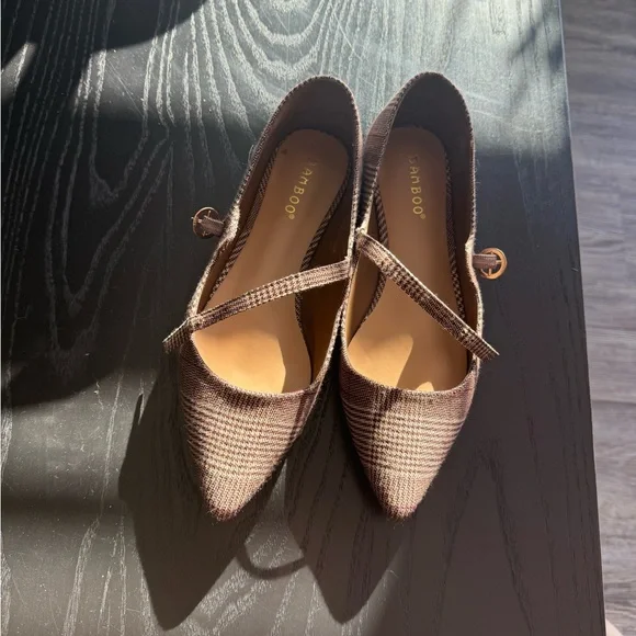Elegant Brown Plaid Women's Flats - Picture 3 of 3